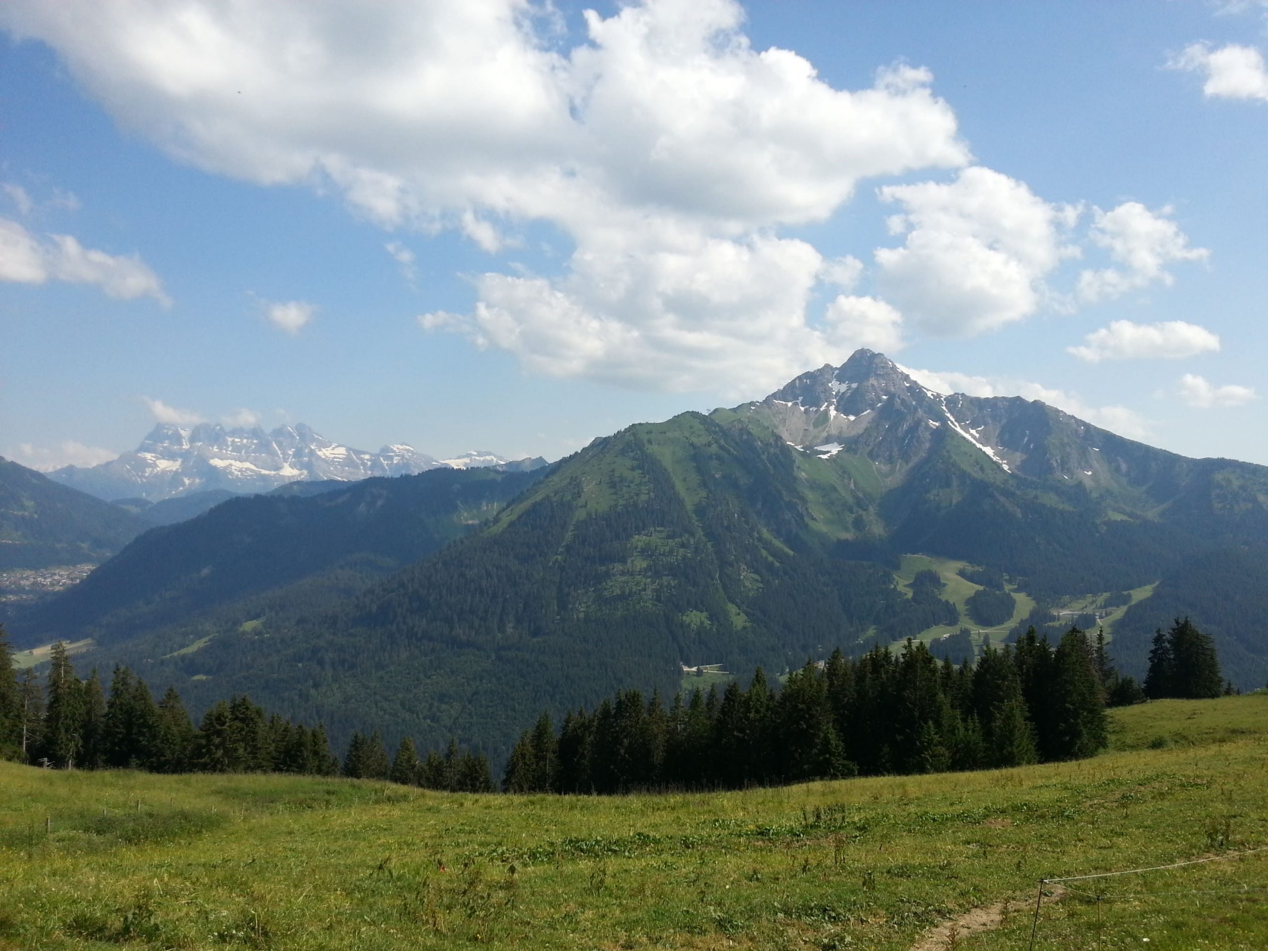 magnifique panorama de la Suisse et la vallée d'Abondance